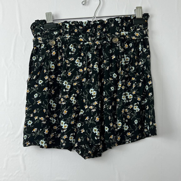 American Eagle Black Floral Elastic Short - Picture 1 of 4